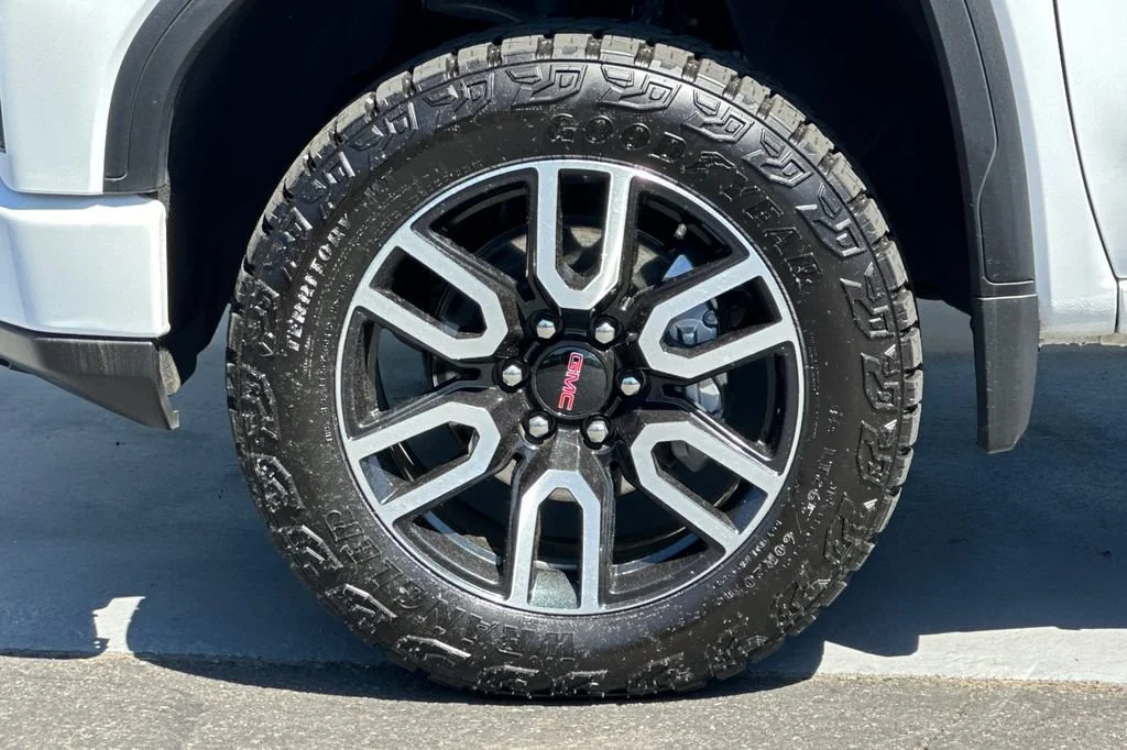 2025 GMC Sierra 1500 AT4 - Photo 24
