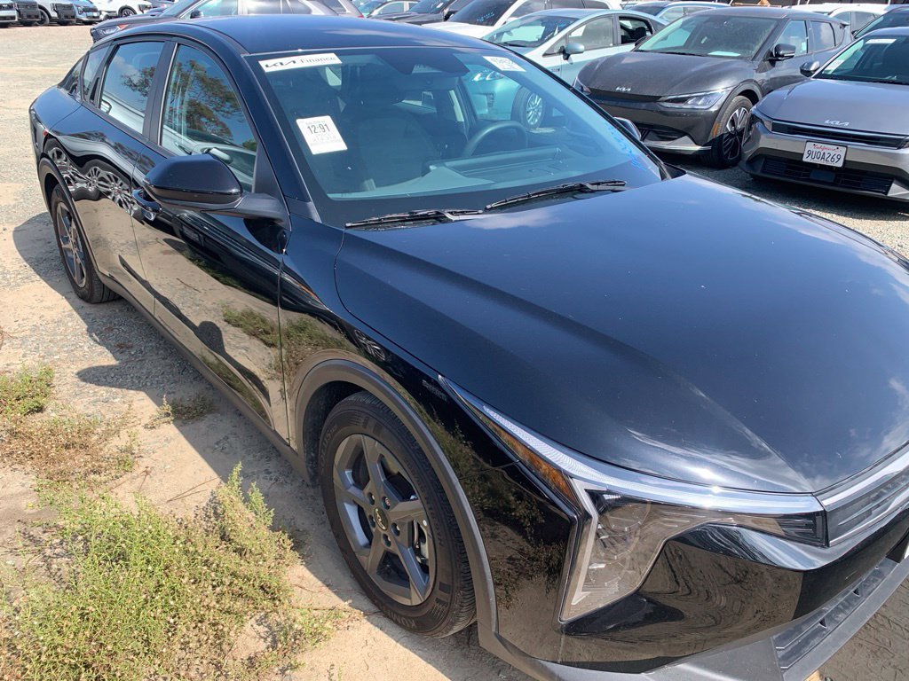 Used 2025 Black Kia LXS image 4