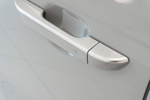 Used 2025 White Kia SX Prestige image 4