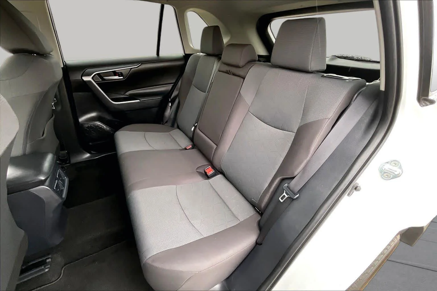 Used 2025 Ice Cap Toyota XLE image 16