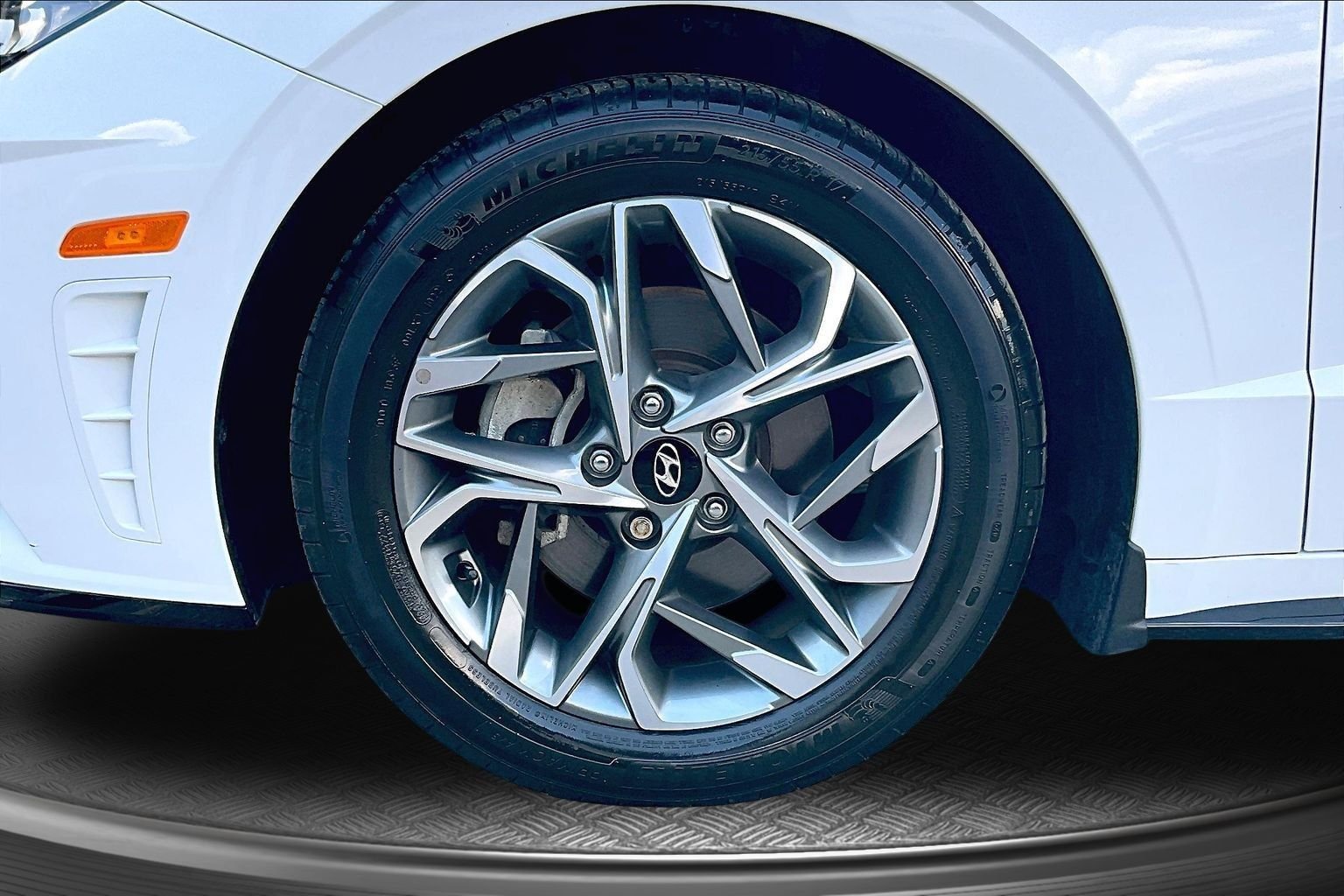 Used 2023 White Hyundai SEL image 29