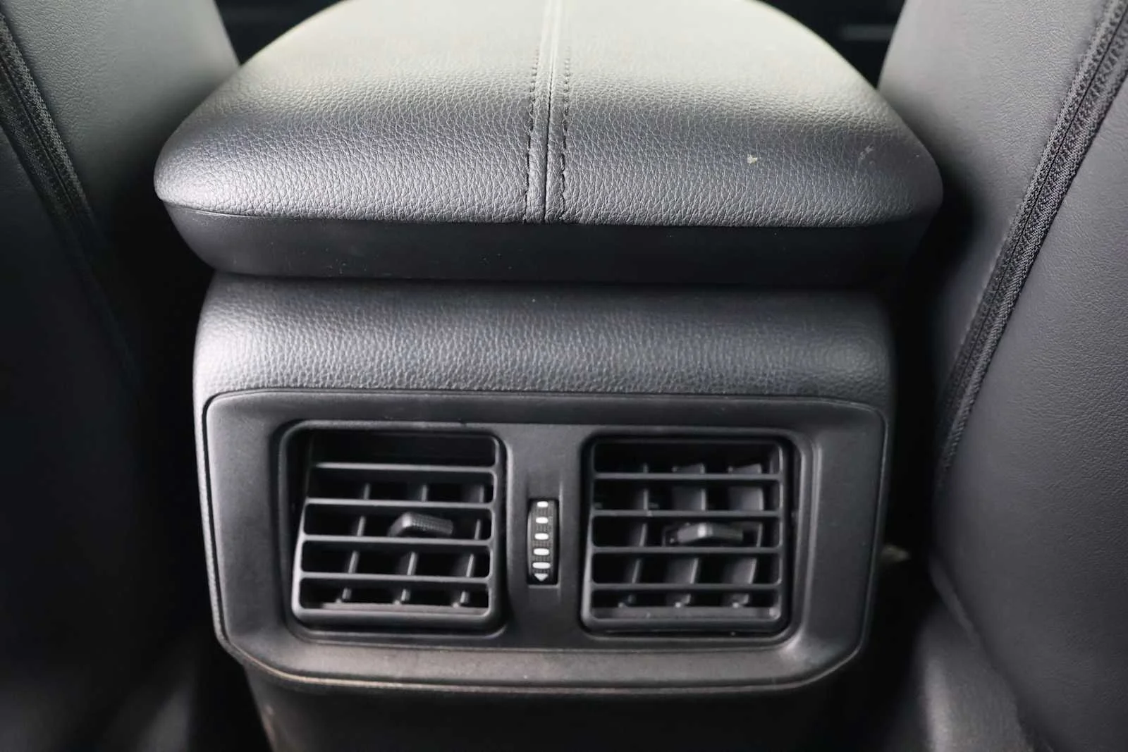 Used 2022 Blizzard Pearl/Midnight Black Metallic Toyota Hybrid XSE image 25