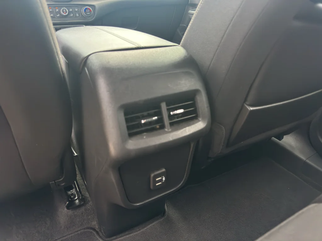 Used 2022 Summit White GMC SLE image 19