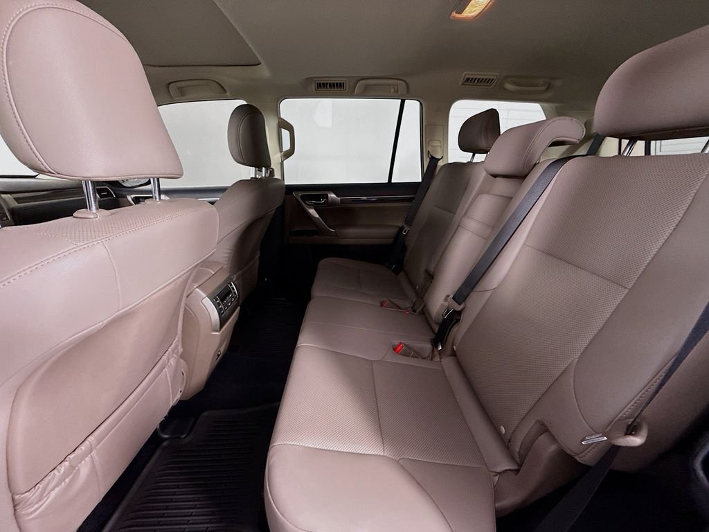 Used 2020 White Lexus 460 image 25