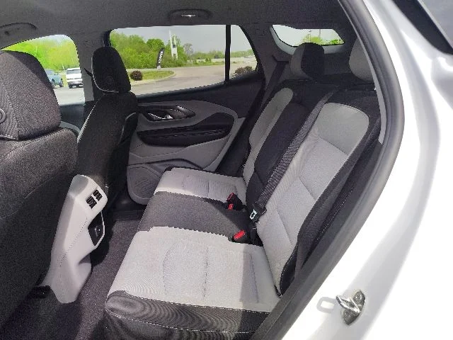 Used 2023 White GMC SLE image 23
