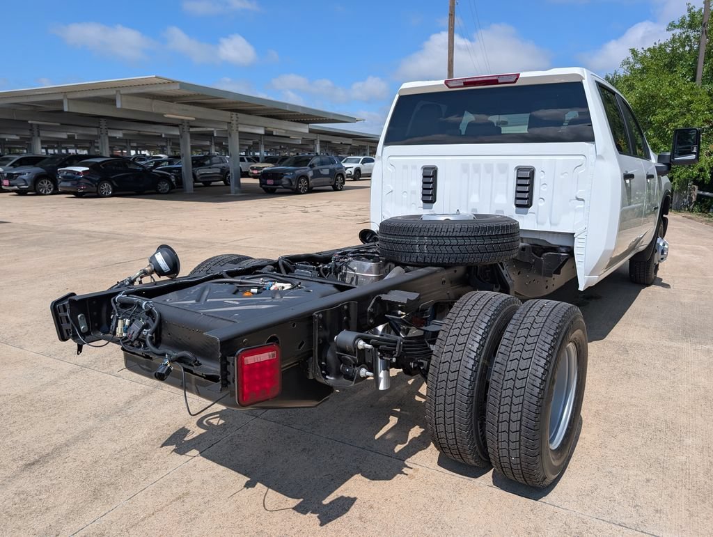 New 2026 Summit White Chevrolet Work Truck image 25