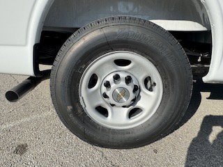 2025 Chevrolet Express Passenger LS - Photo 9