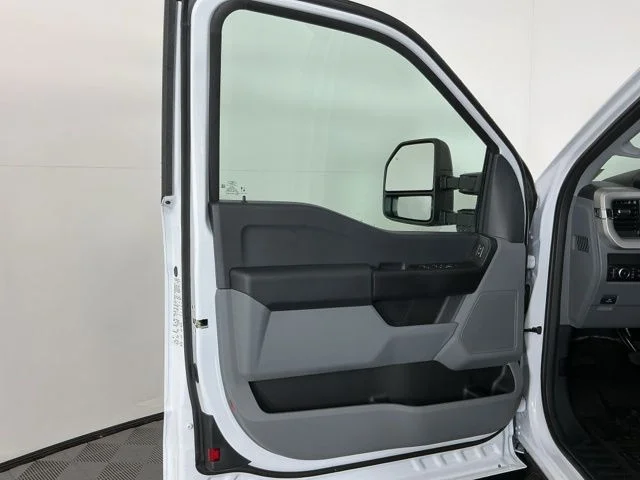 New 2026 Oxford White Ford XL image 14