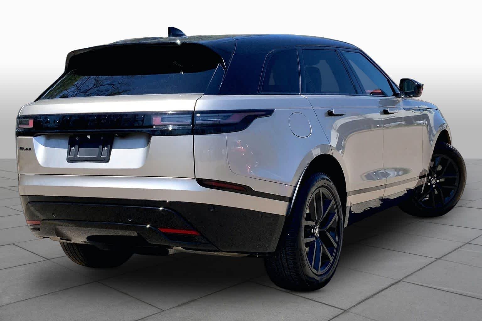 Used 2026 Batumi Gold Premium Metallic Land Rover Dynamic SE image 13