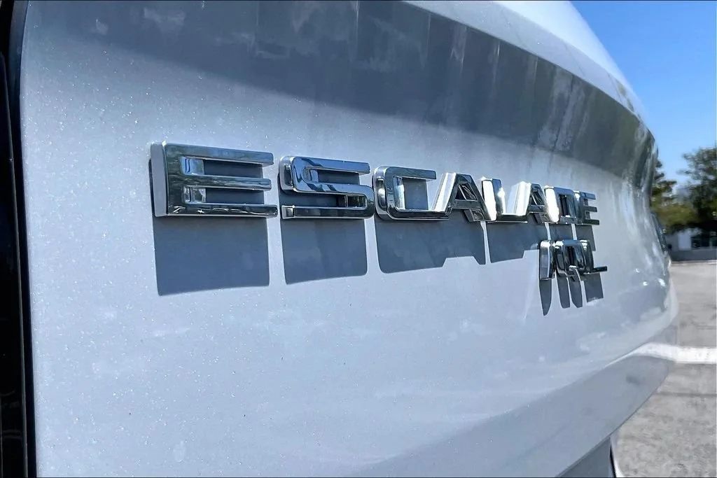 New 2026 Vibrant White Tricoat Cadillac Luxury image 31