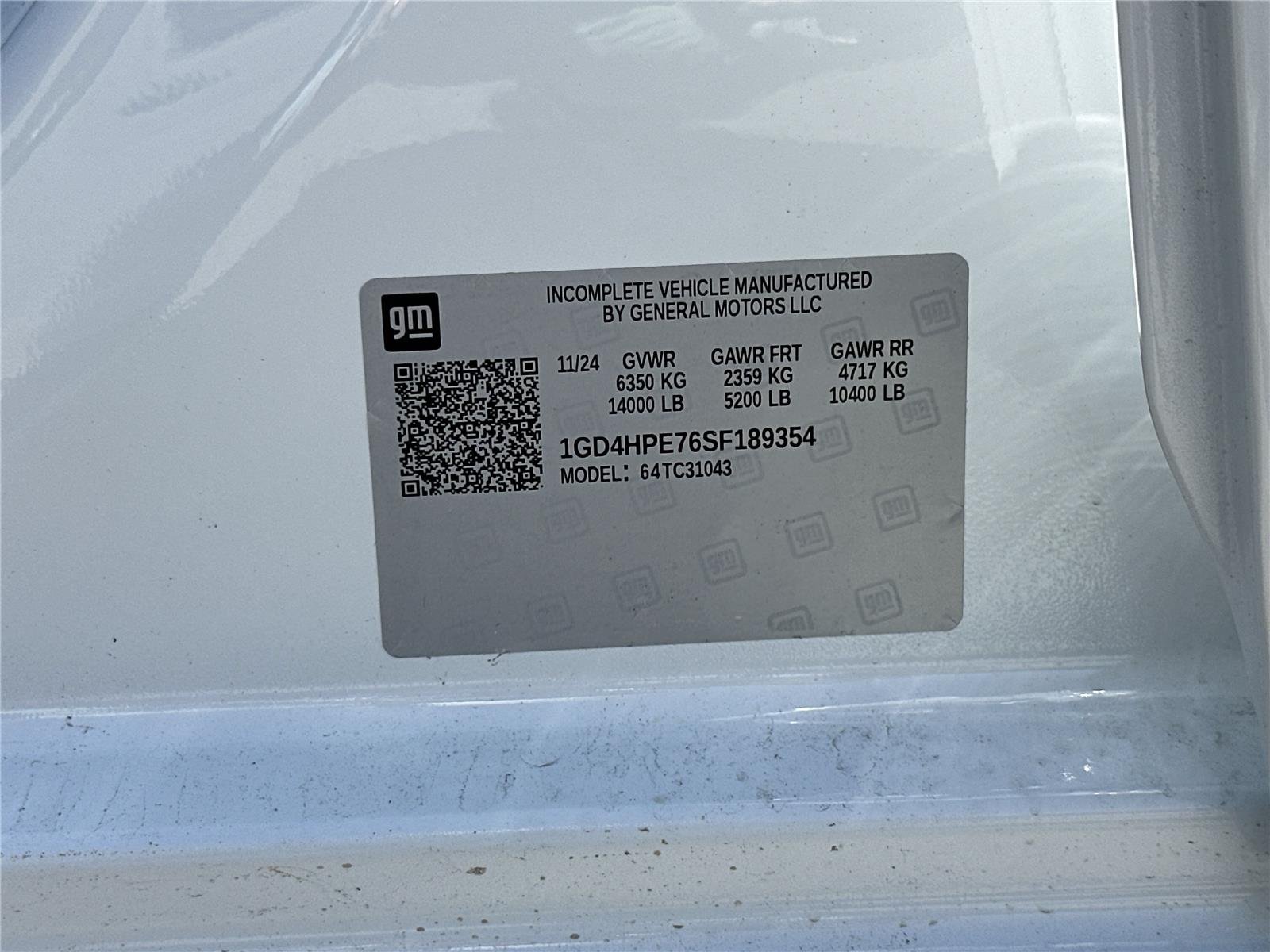 New 2025 Summit White GMC Pro image 28