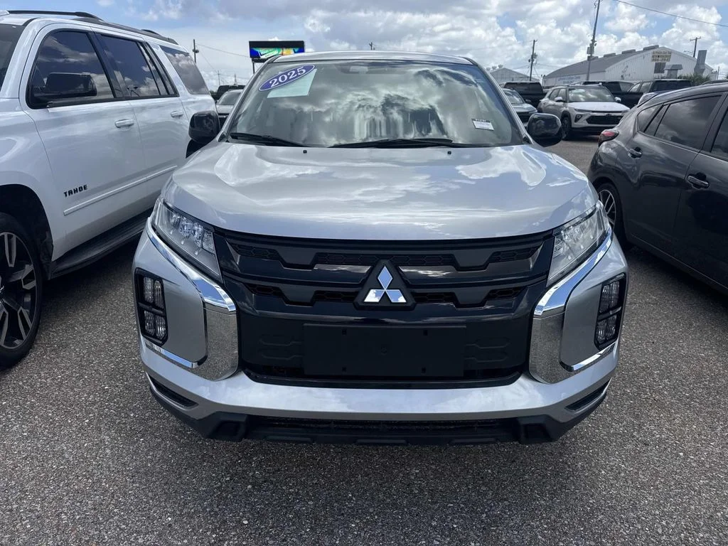 Used 2025 White Mitsubishi 2.0 LE image 2