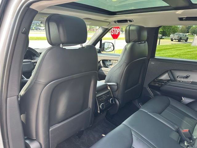 Used 2024 White Land Rover SE image 20