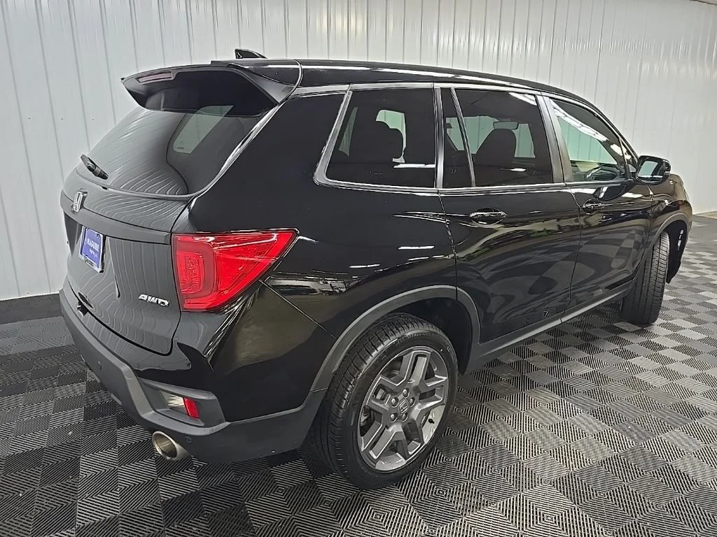 Used 2023 Black Honda EX-L image 10
