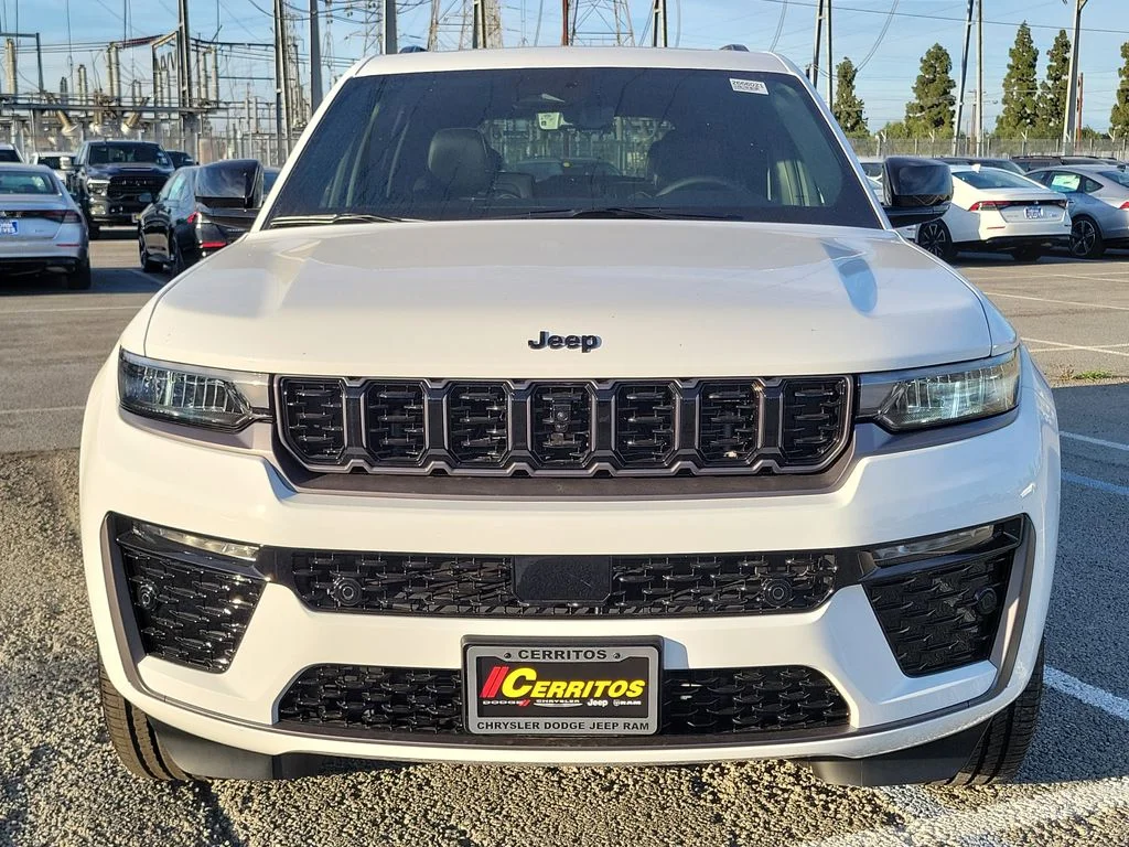 New 2026 Bright White Clear-Coat Exterior Paint Jeep Limited Reserve image 22