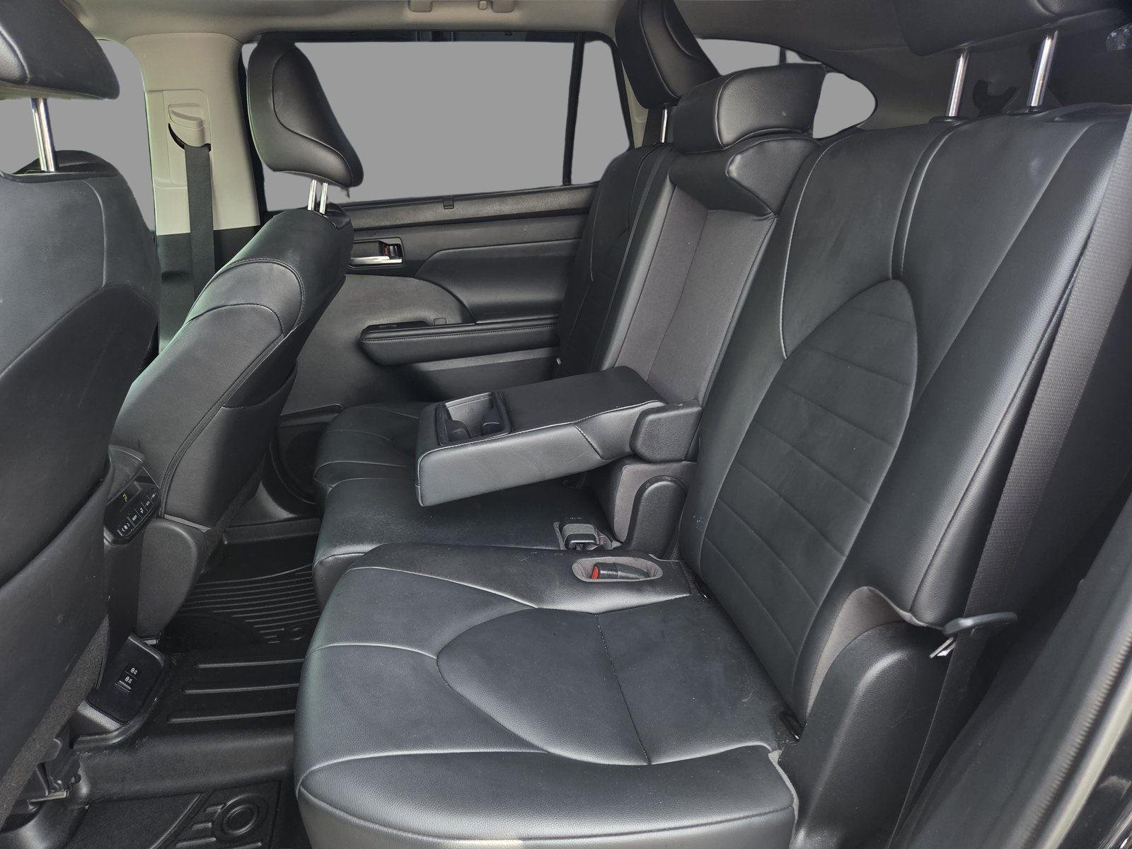 Used 2021 Midnight Black Metallic Toyota XLE image 22