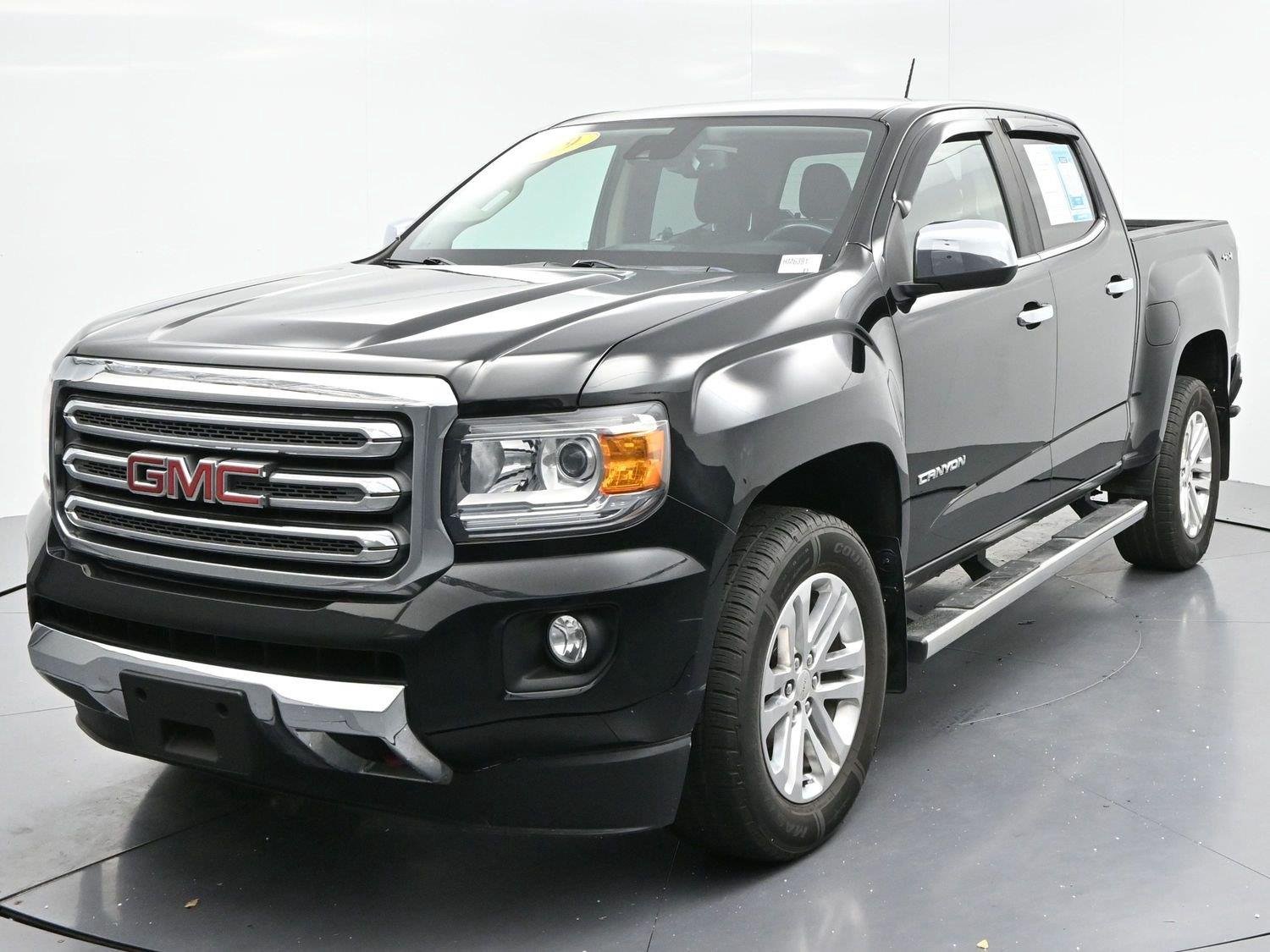 Used 2019 Onyx Black GMC 4WD SLT image 3
