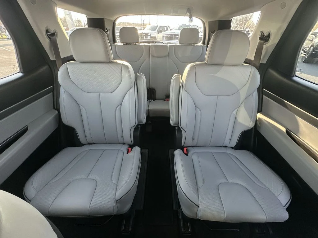 Used 2023 White Hyundai SEL image 22