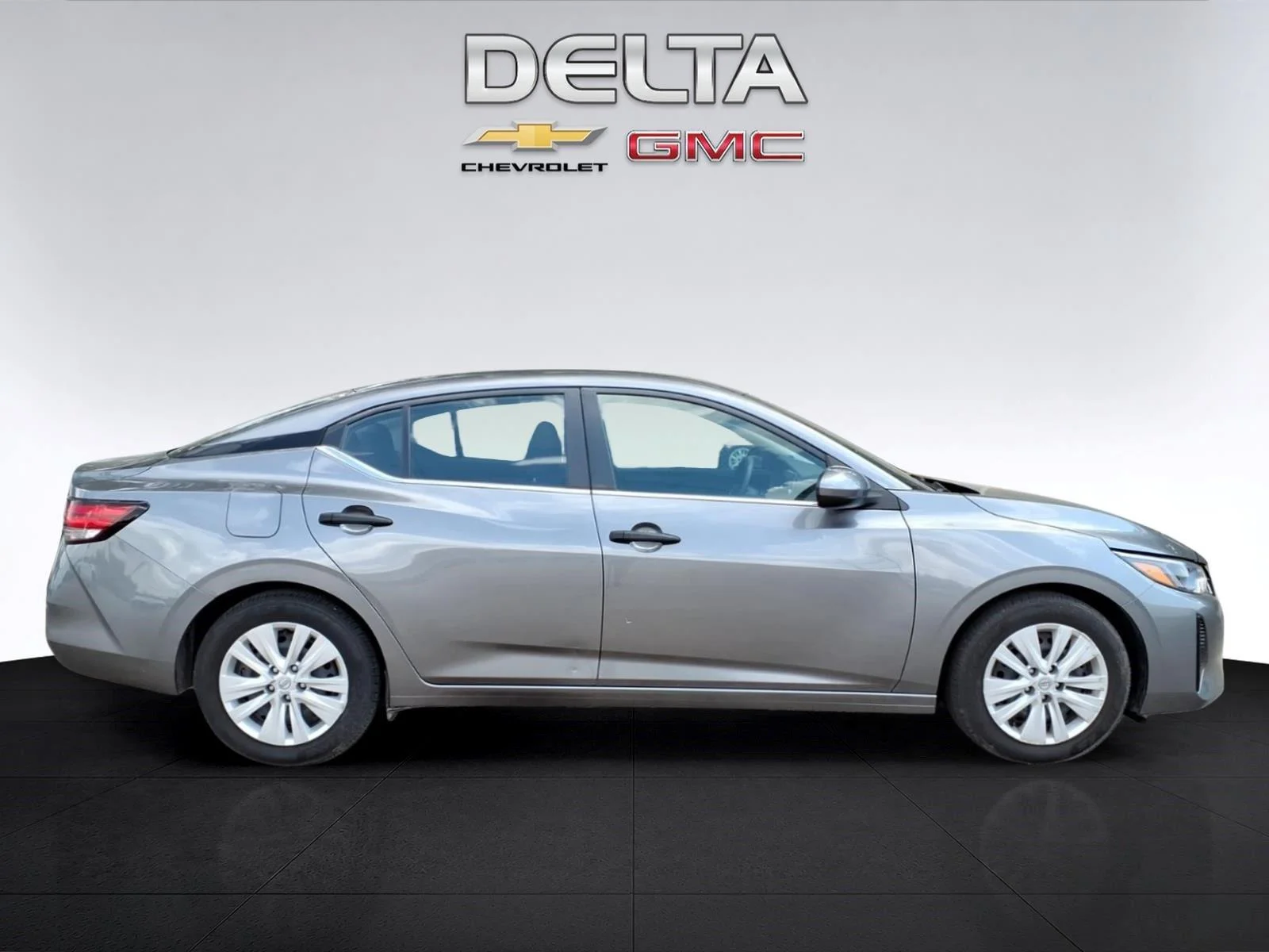 Used 2024  Nissan S image 6
