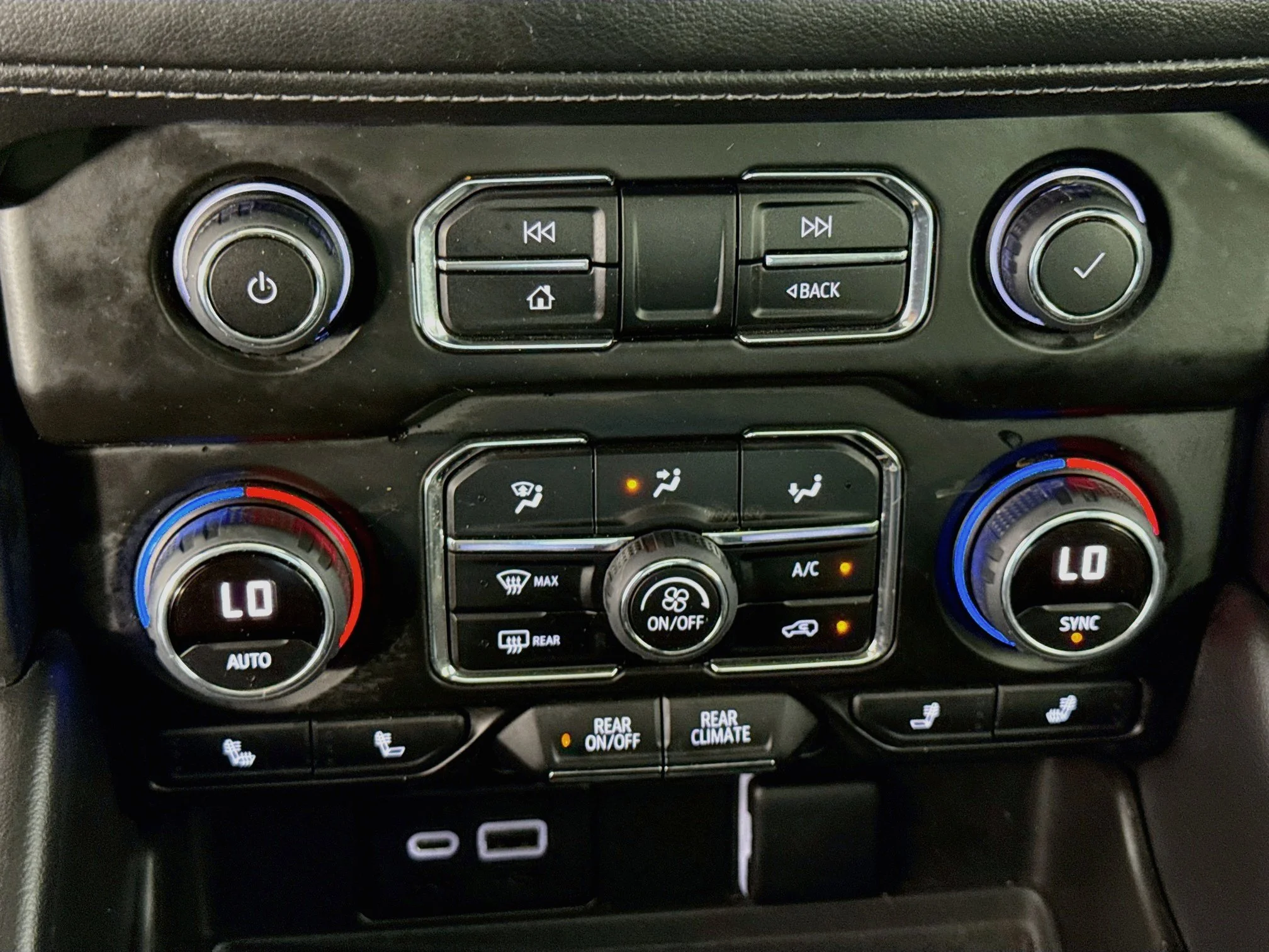 Used 2022 BLACK Chevrolet LT image 18