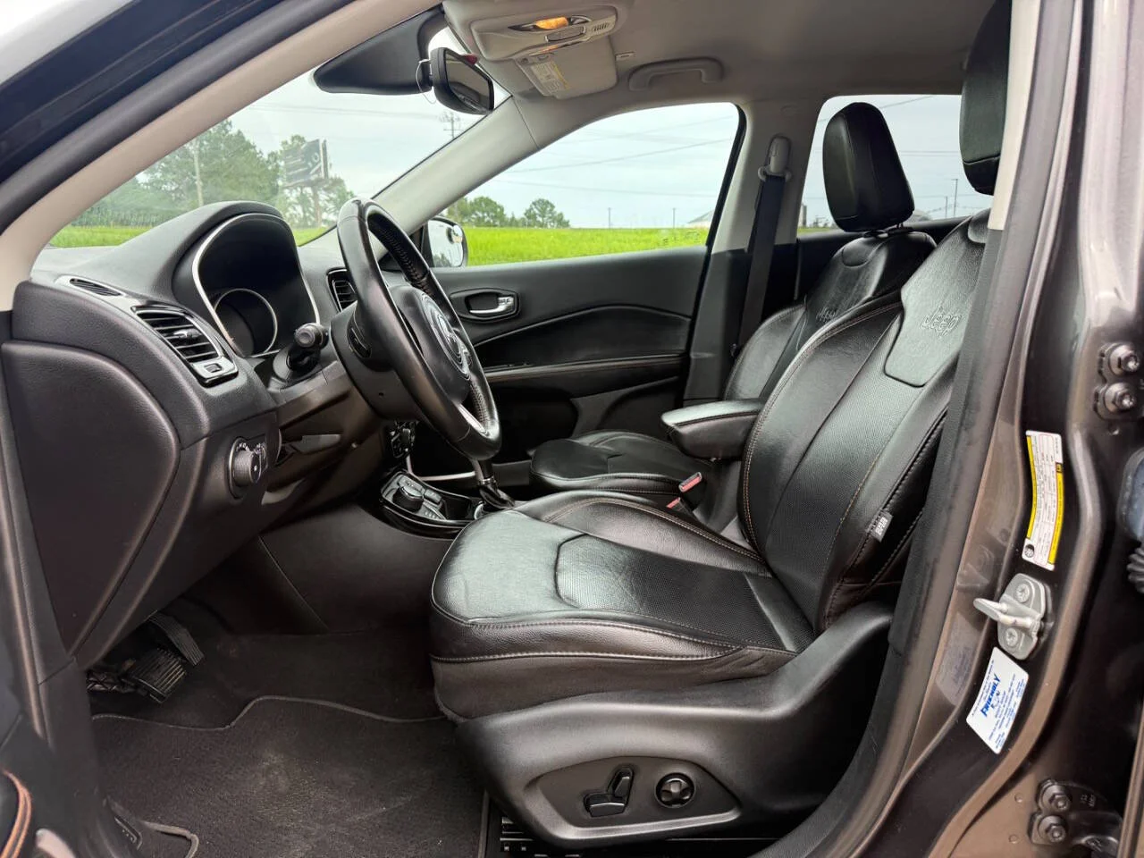 Used 2019 Charcoal Jeep Limited 4x4 4dr SUV image 9