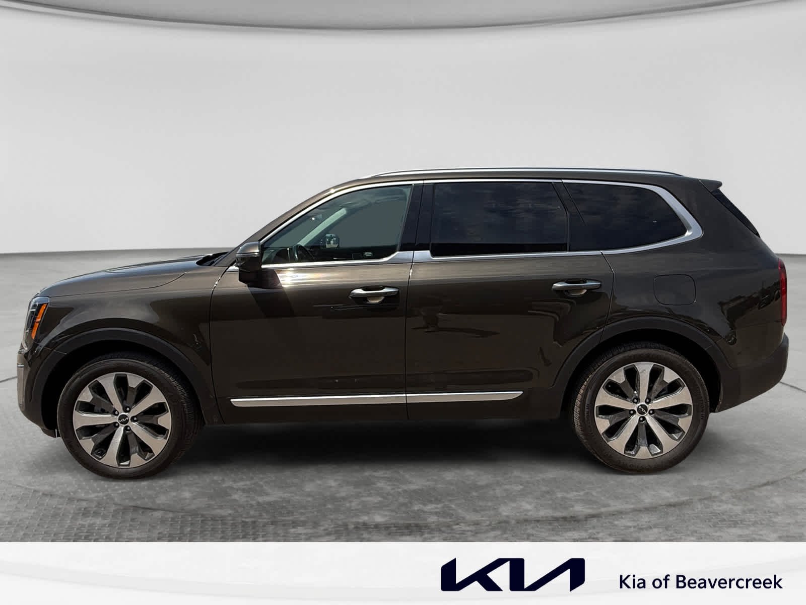 Used 2022 Dark Moss Kia S image 8