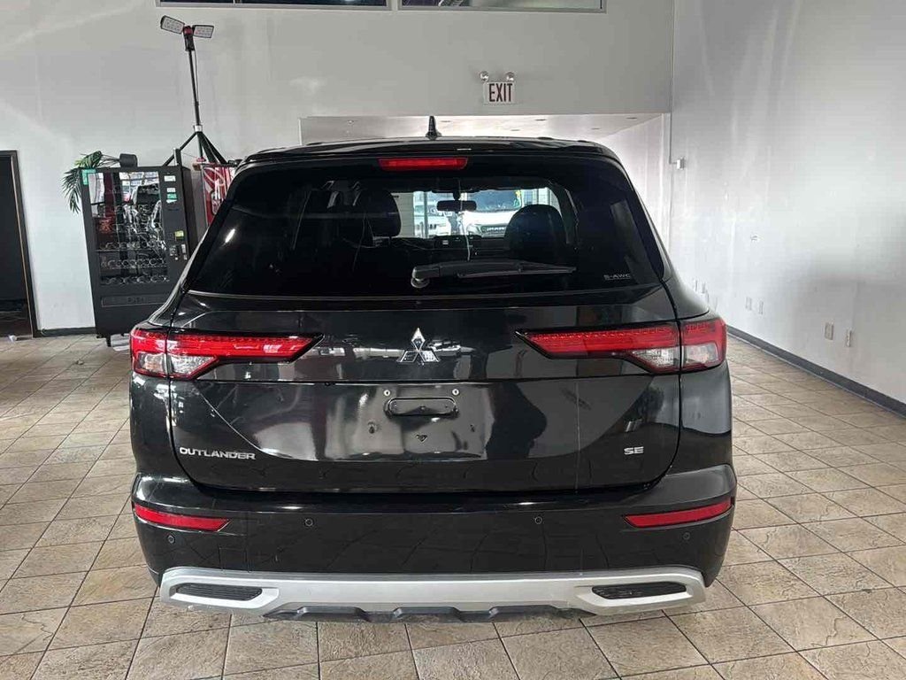 Used 2024 Black Mitsubishi SE Black Edition image 5