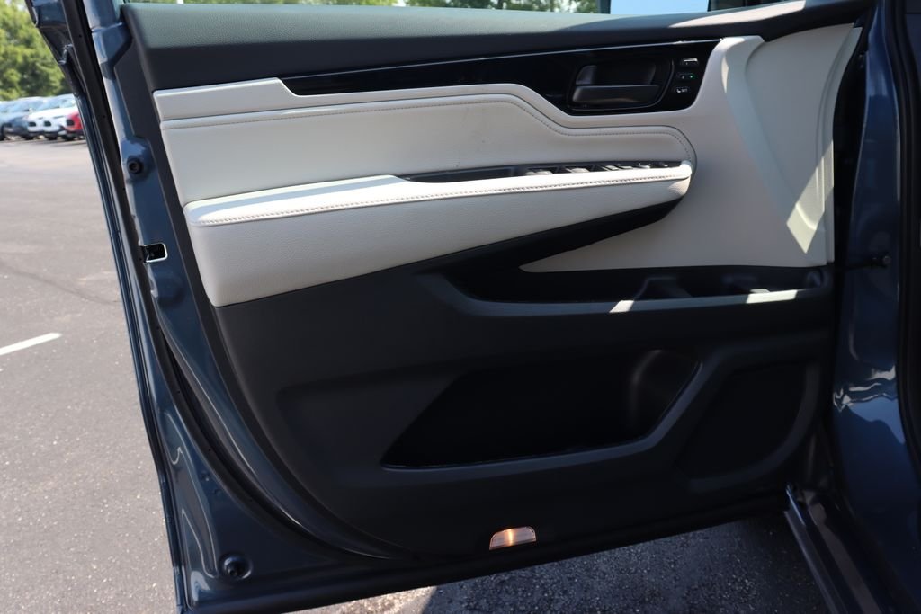 Used 2026 Gray Honda Touring image 30