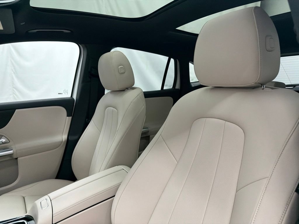 New 2026 Polar White Mercedes-Benz GLA 250 image 47