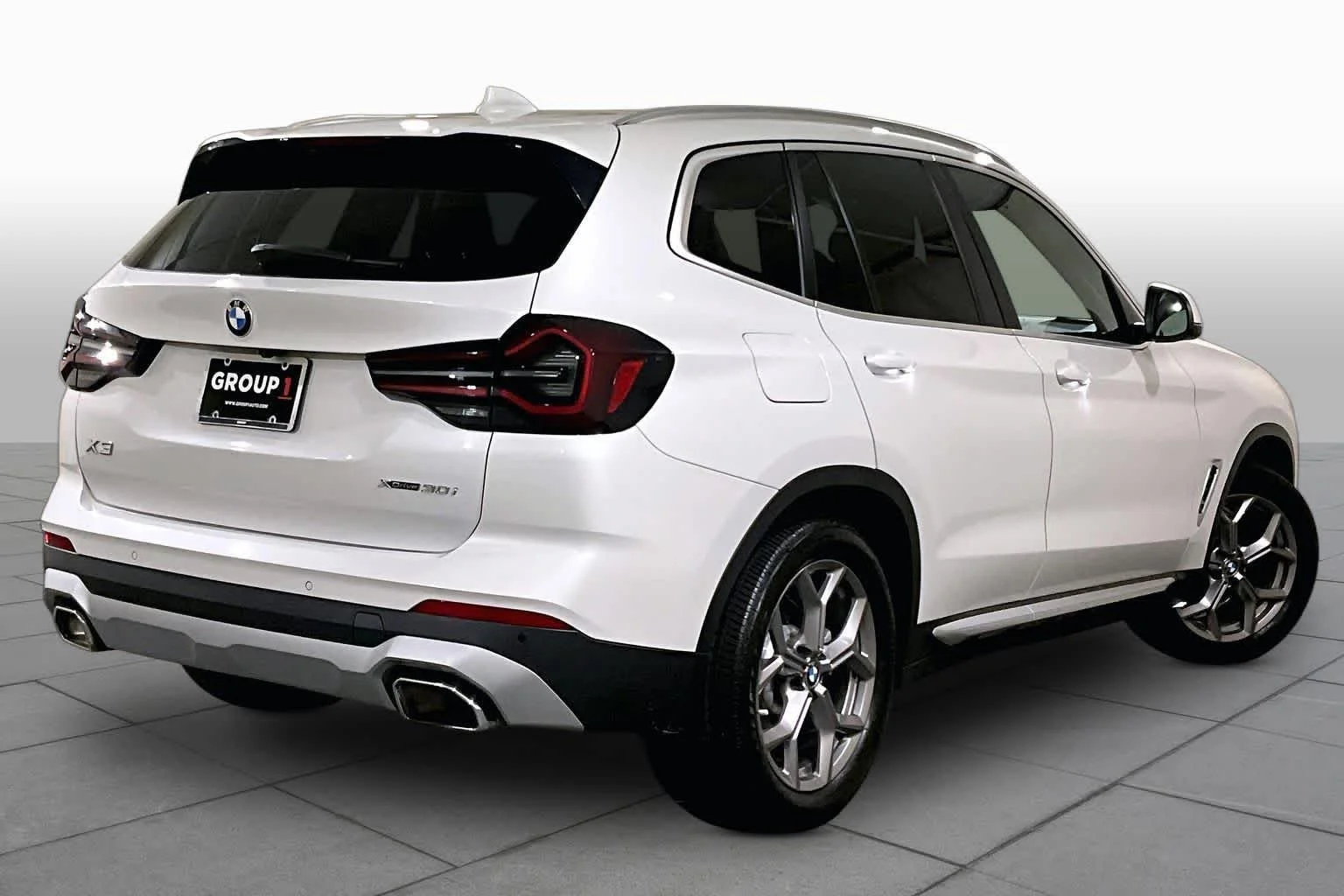 Used 2022 Mineral White Metallic BMW xDrive30i image 24