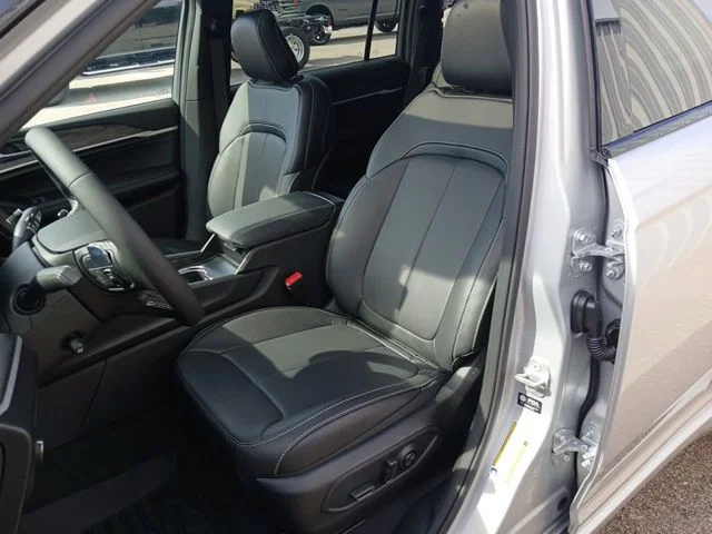 New 2026 Silver Zynith Exterior Paint Jeep Limited Reserve image 36