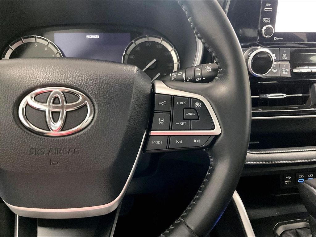 Used 2022 Red Toyota XLE image 24