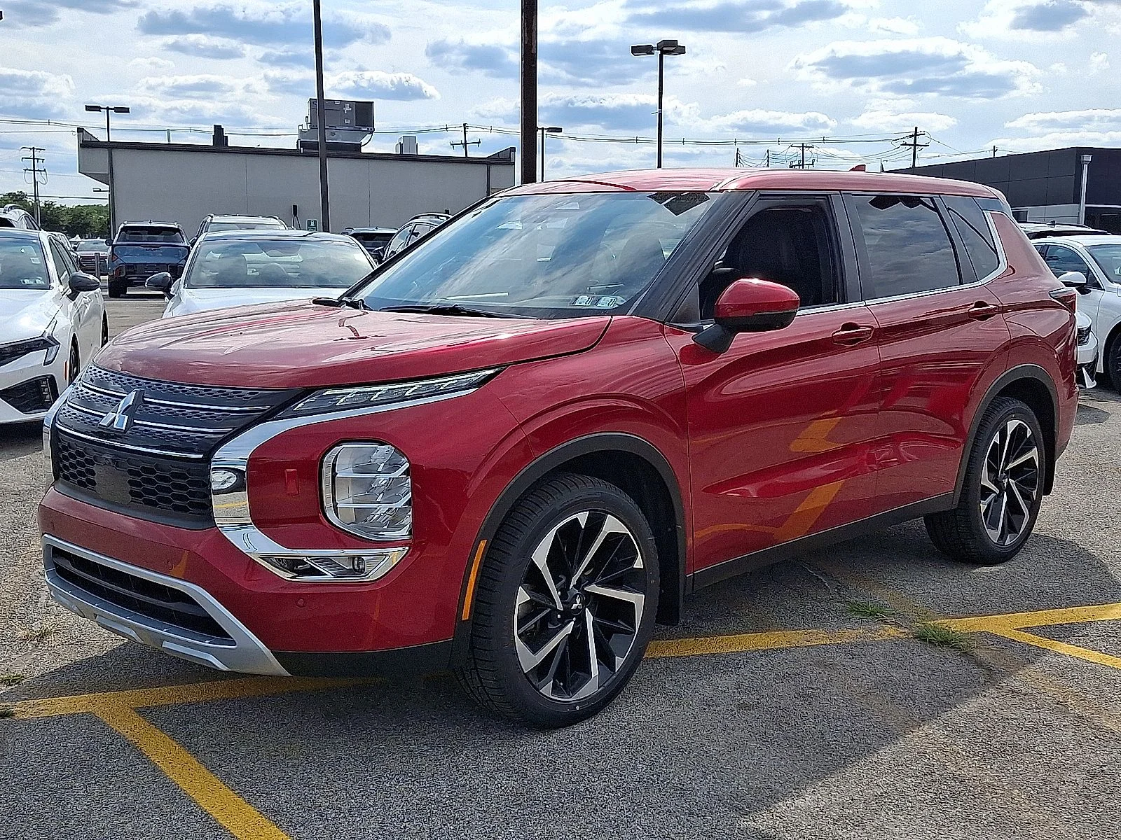 Used 2022  Mitsubishi SE image 3