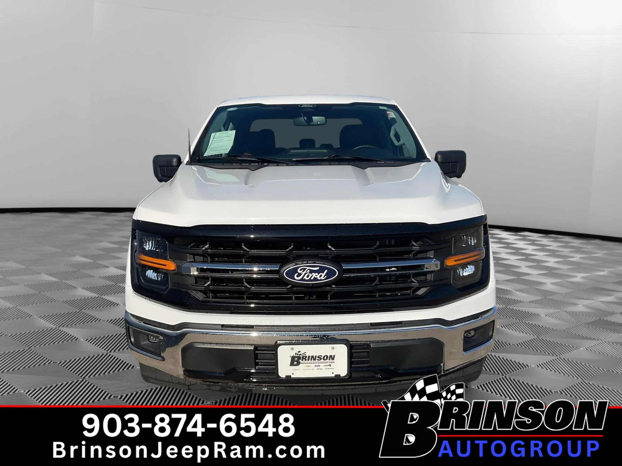 Used 2024 Oxford White Ford XLT image 2