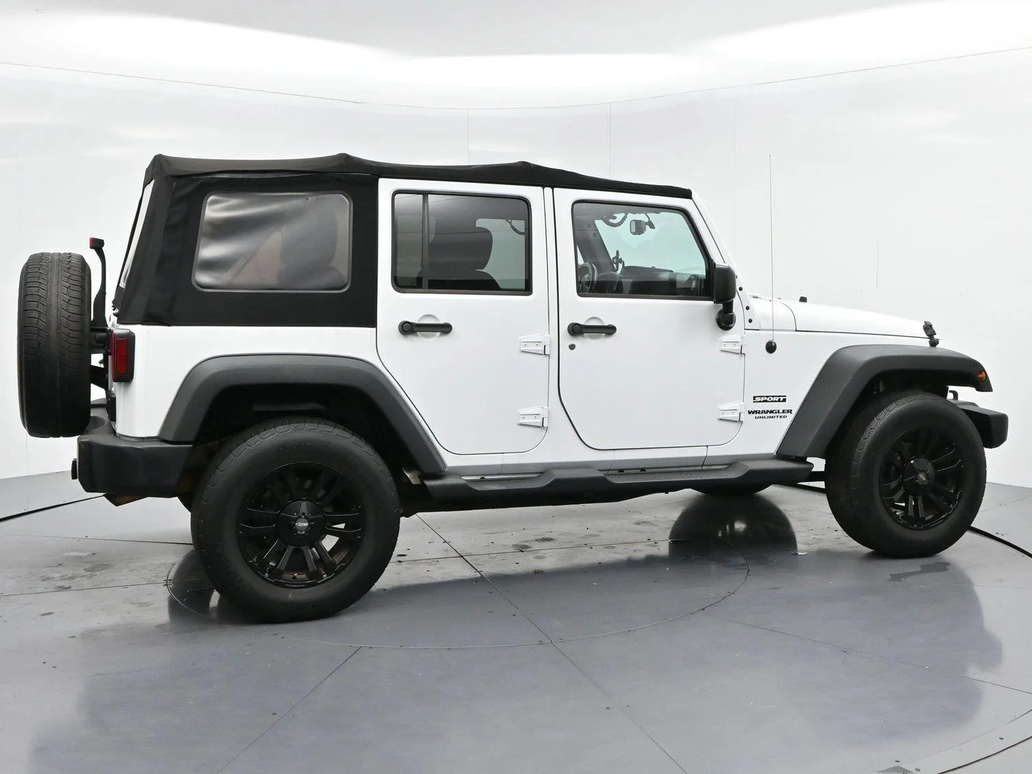 Used 2015 Bright White Clearcoat Jeep Sport image 8