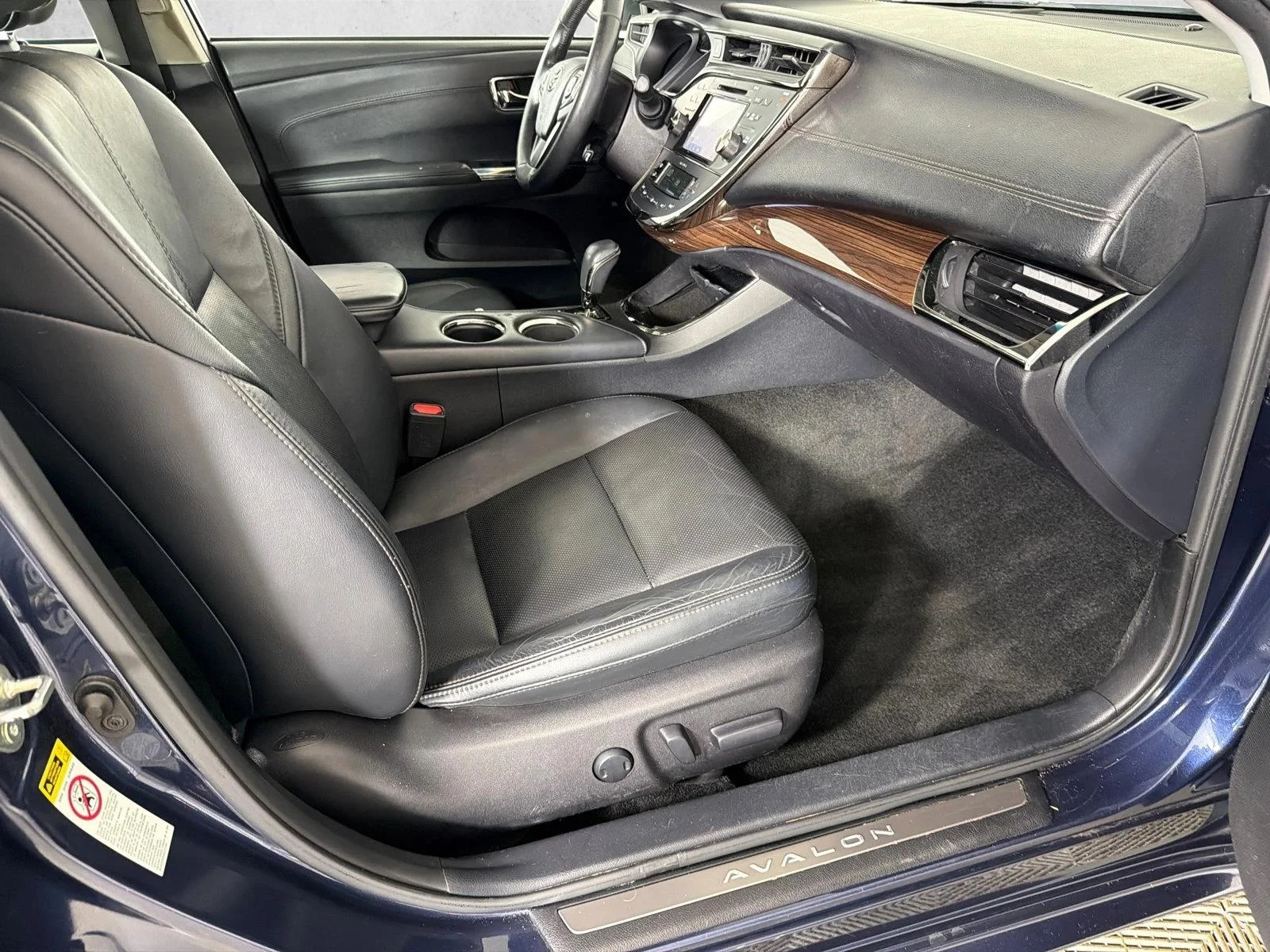 Used 2015 White Toyota XLE Touring image 15