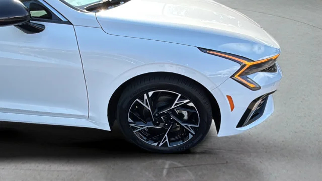 Used 2025 White Kia GT-Line image 33