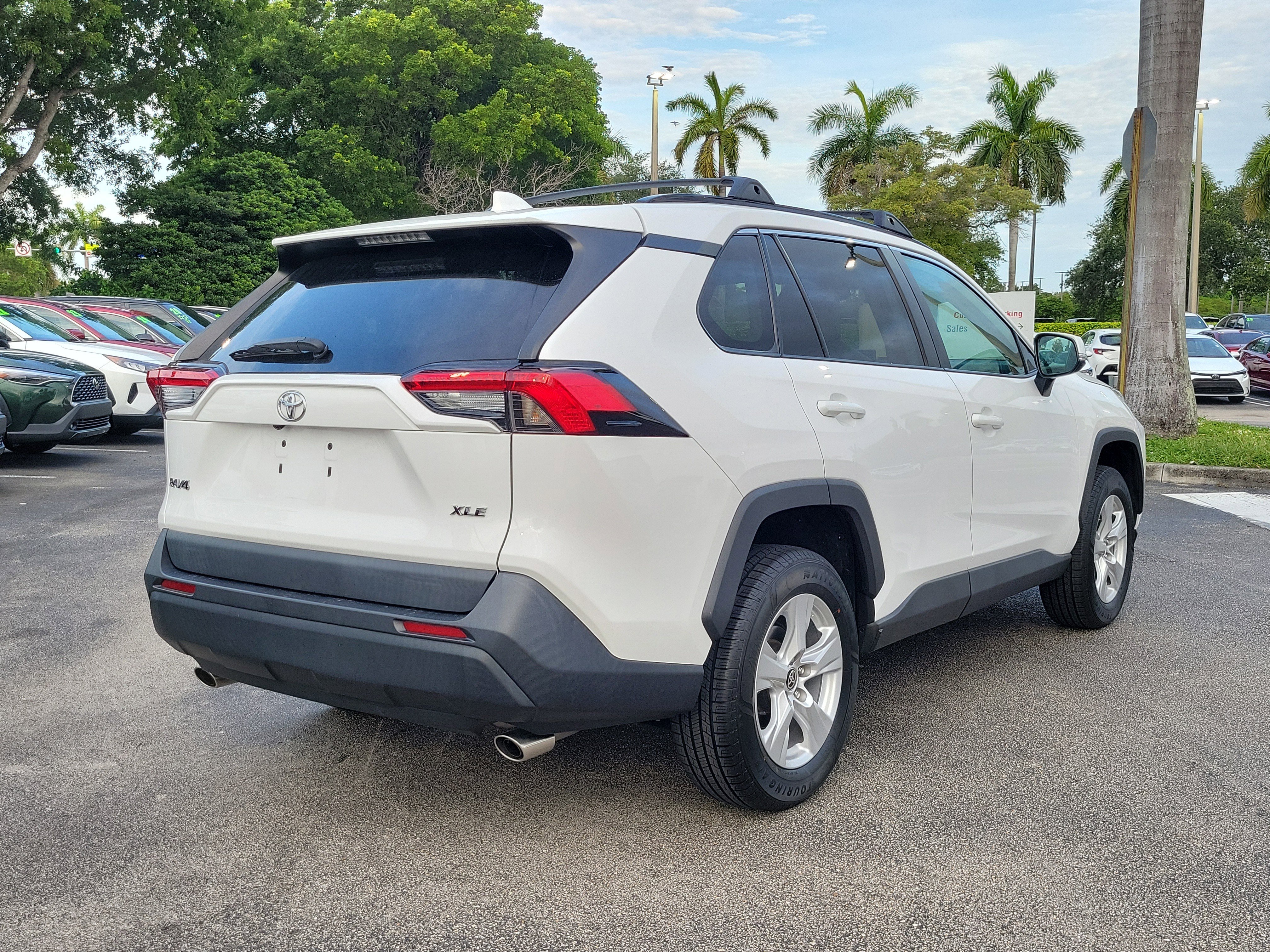 Used 2021 Super White Toyota XLE image 4