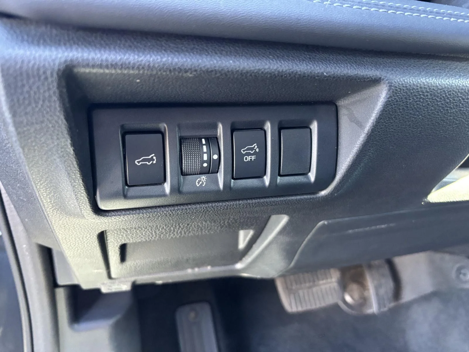 Used 2024  Subaru Limited image 18