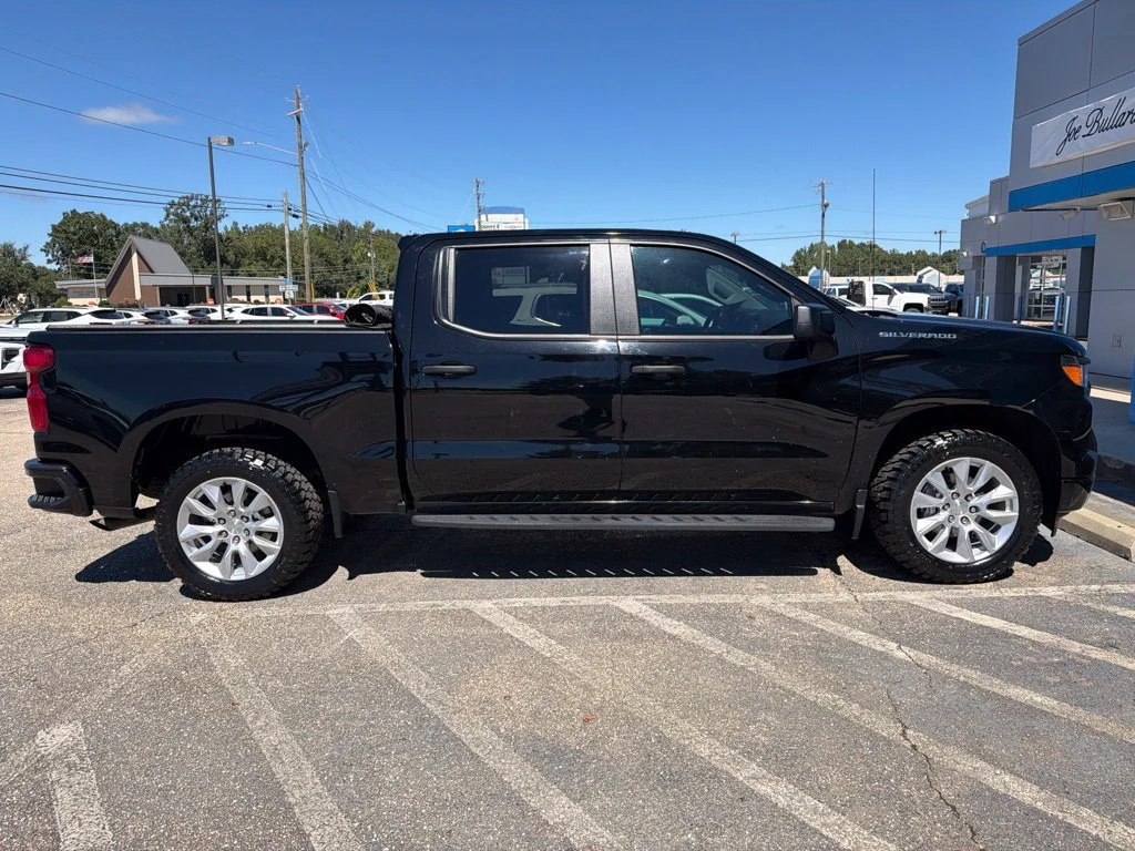 Used 2022 BLACK Chevrolet Custom image 8