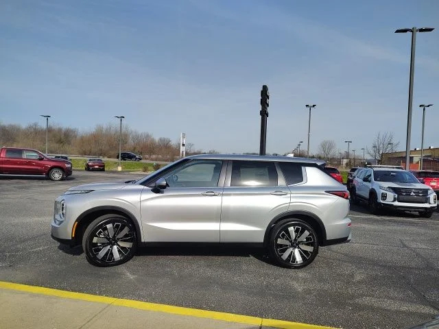 New 2026 Gray Mitsubishi SE image 4