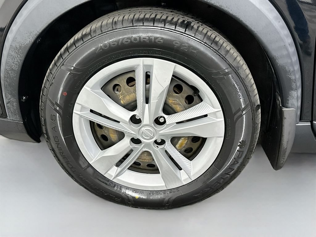 Used 2019 Super Black Nissan S image 29