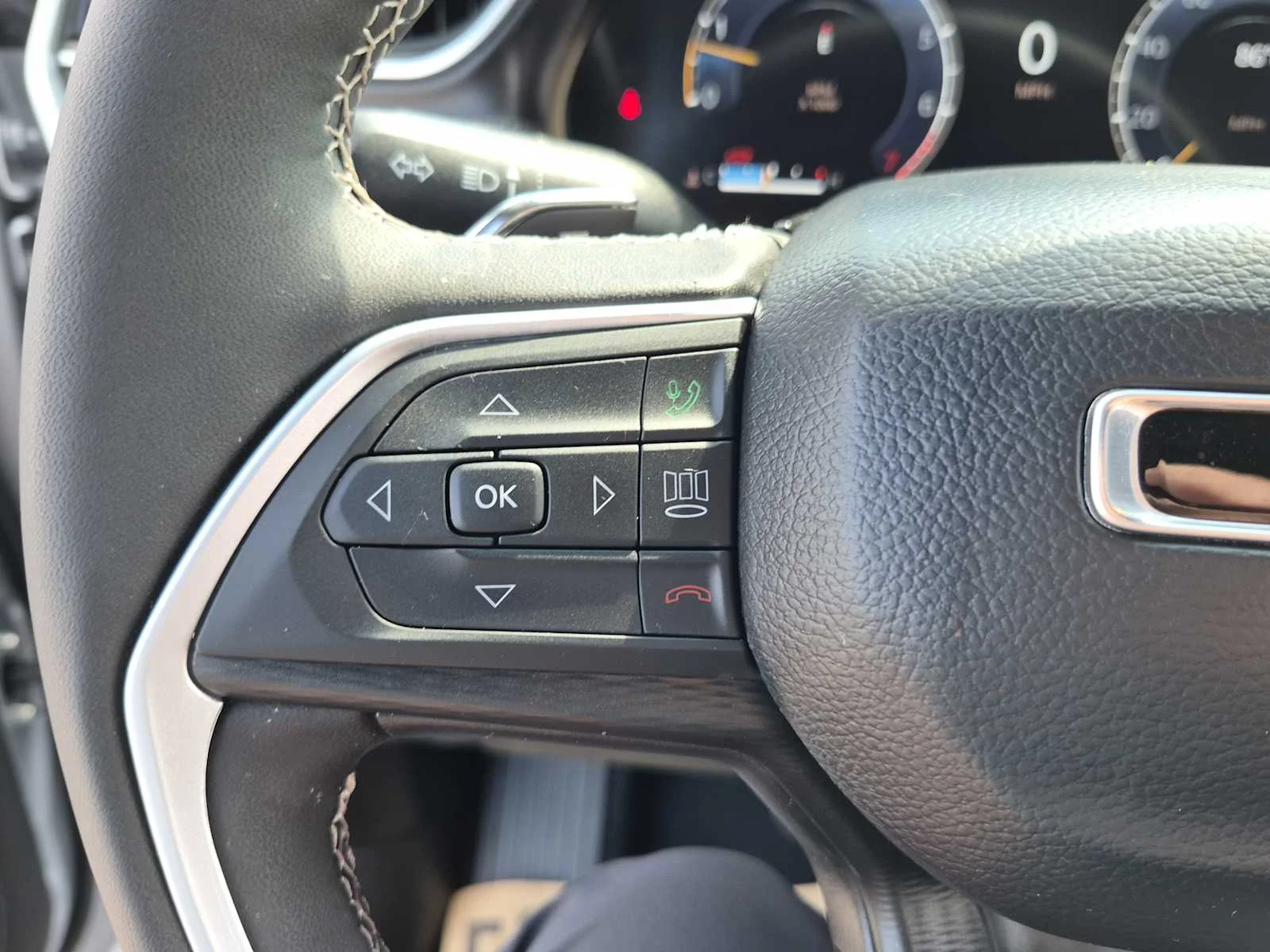 Used 2024 Silver Zynith Jeep Laredo X image 22