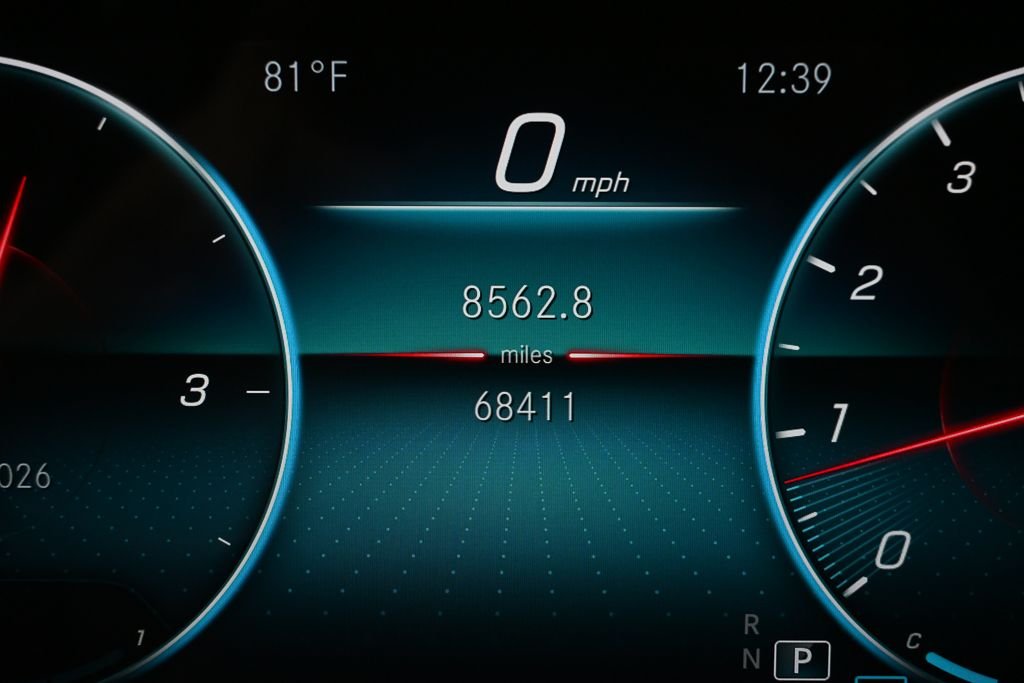 Used 2021  Mercedes-Benz GLB 250 image 12