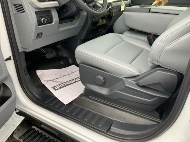 2025 Ford F-350 Super Duty Chassis Cab XLT - Photo 12