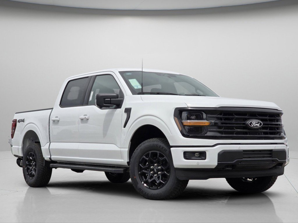 New 2026 Oxford White Ford XLT image 2