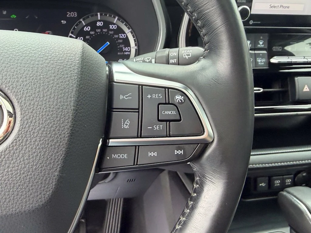 Used 2021 Silver Toyota XLE image 34