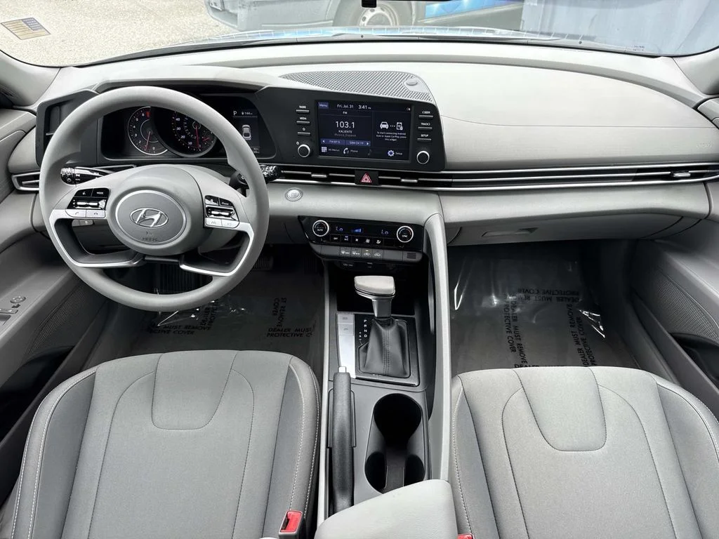 Used 2022 Silver Hyundai SEL image 19