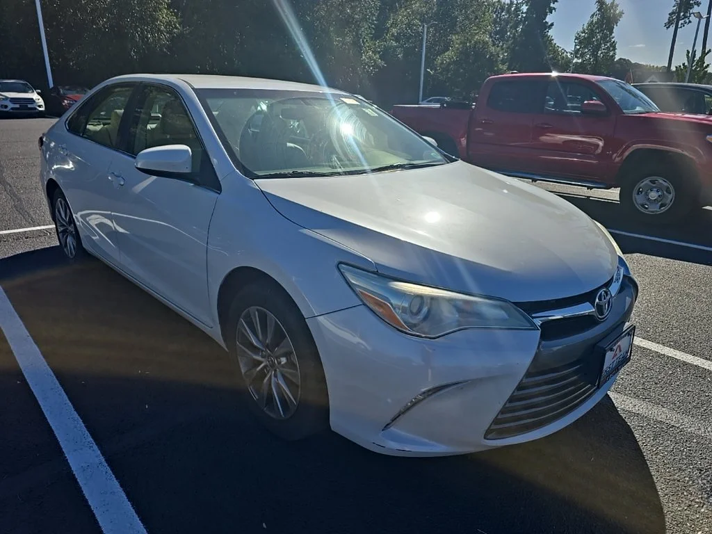 Used 2017 White Toyota XLE image 3