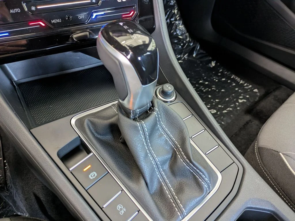 2025 Volkswagen Jetta Sport - Photo 16